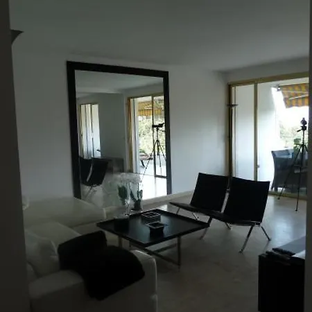 Two Bed In A Gated With Gardens In With Sea Views 865 아파트 칸느