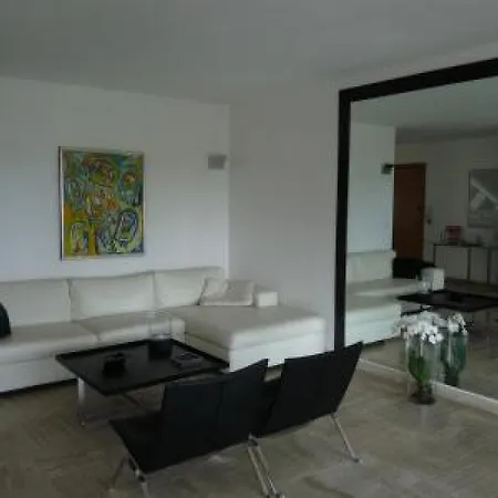 Two Bed In A Gated With Gardens In With Sea Views 865 דירה *