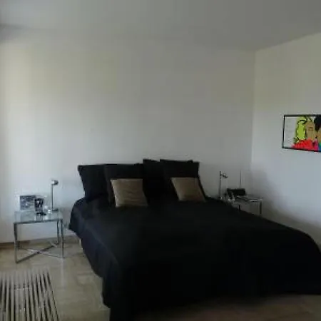 Two Bed In A Gated With Gardens In With Sea Views 865 דירה