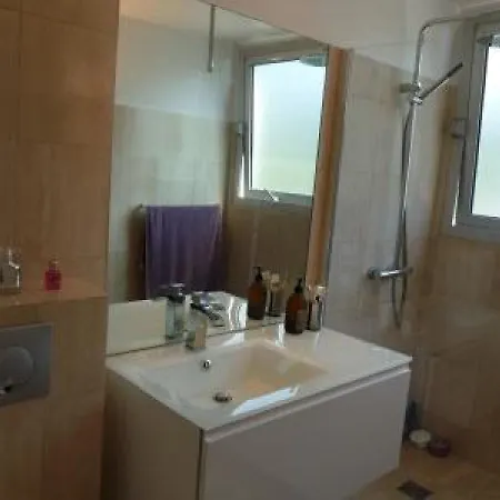 Two Bed In A Gated With Gardens In With Sea Views 865 דירה *