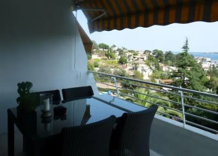 Two Bed In A Gated With Gardens In With Sea Views 865 Cannes