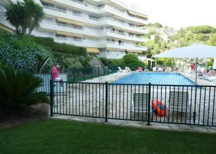 Two Bed In A Gated With Gardens In With Sea Views 865 * Cannes